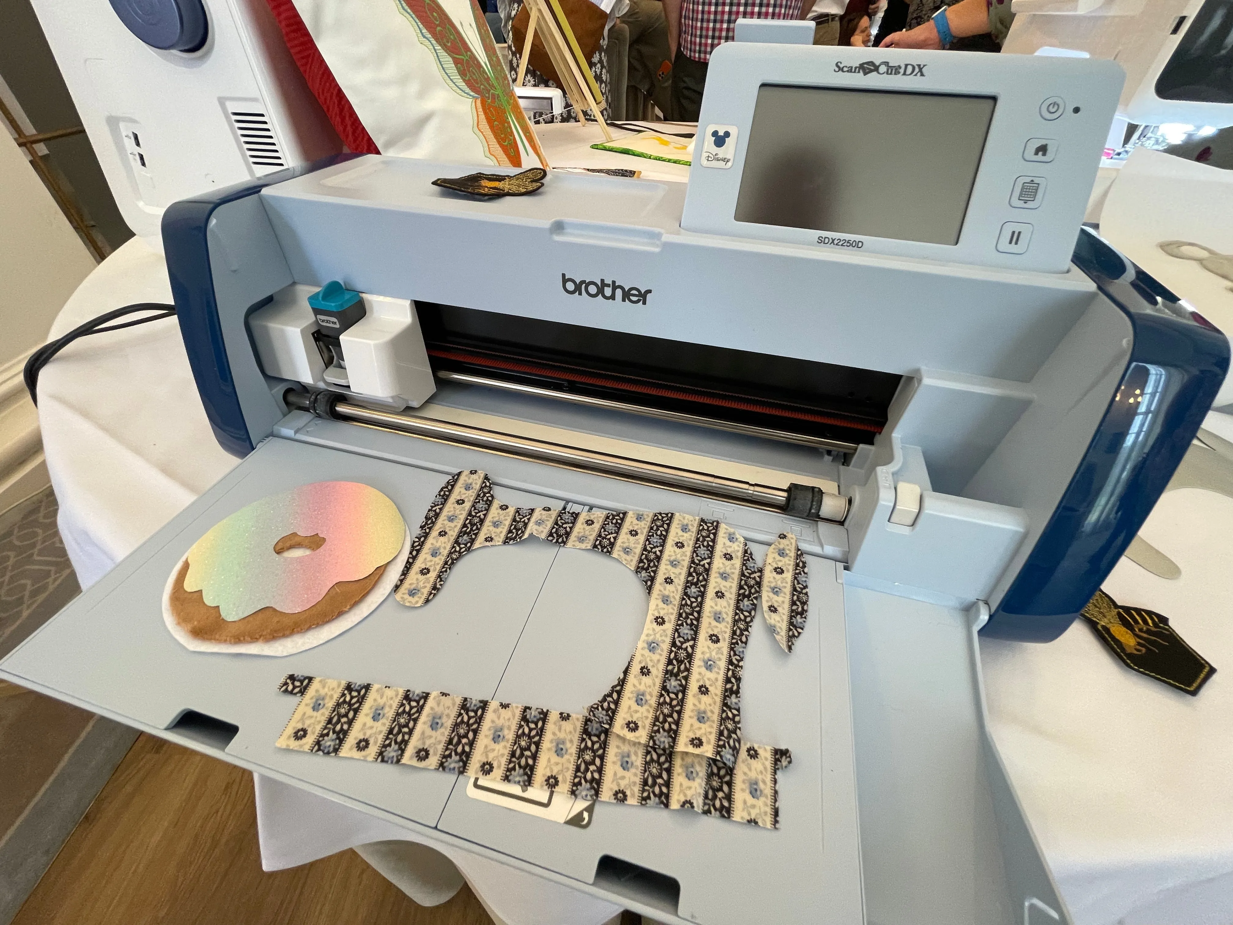 Brother ScaNcut SDX2250D with Vinyl Bundle