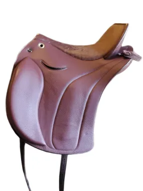 DP Saddlery Majestro 5550