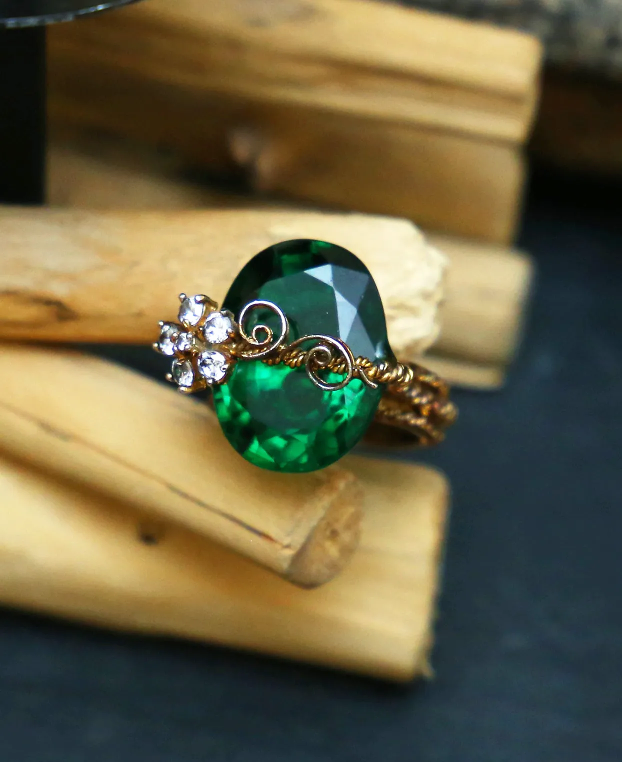 Green Zircon Flower Twisted Wire Ring