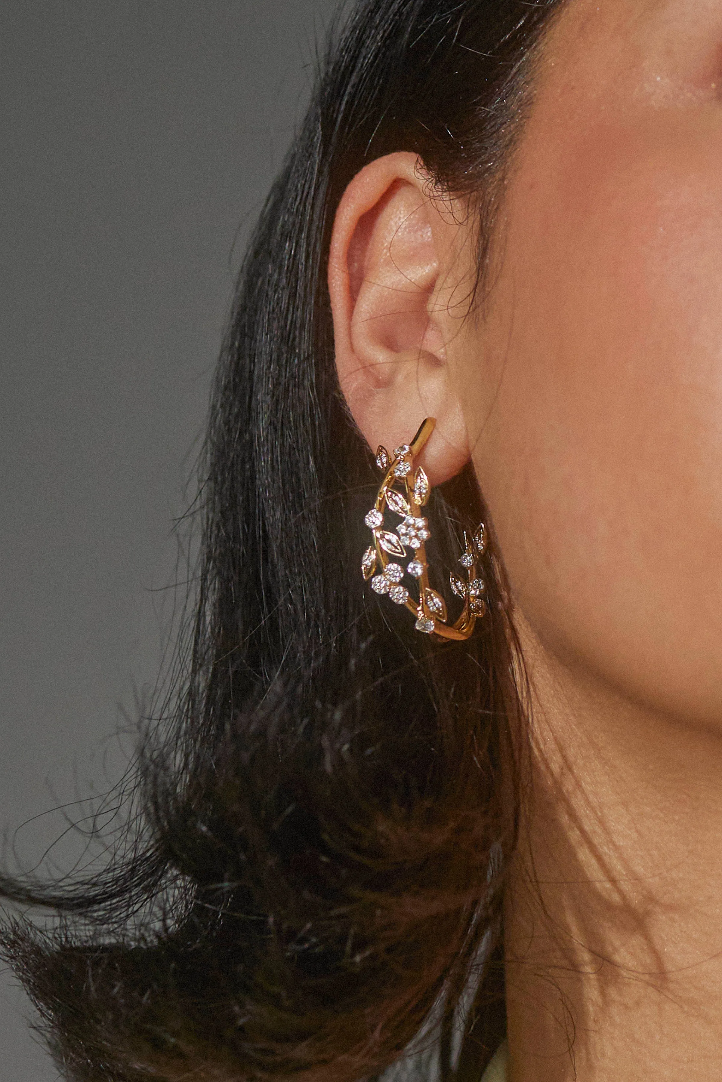 MIDSOMMER FLOWER C HOOP EARRINGS